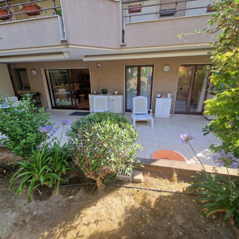 Charmant T2 avec grande terrasse en centre-ville - FR-1-100-362 - Appartement - 13