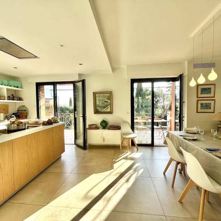 Villa spacieuse à Carqueiranne pour 10 pers, proche mer - FR-1-599-120 - Maison de Vacances - 6
