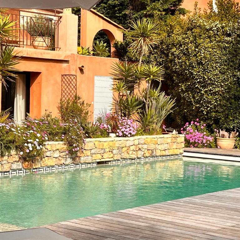 Villa spacieuse à Carqueiranne pour 10 pers, proche mer - FR-1-599-120 - Maison de Vacances - 1