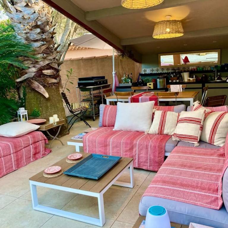 Villa spacieuse à Carqueiranne pour 10 pers, proche mer - FR-1-599-120 - Maison de Vacances - 12