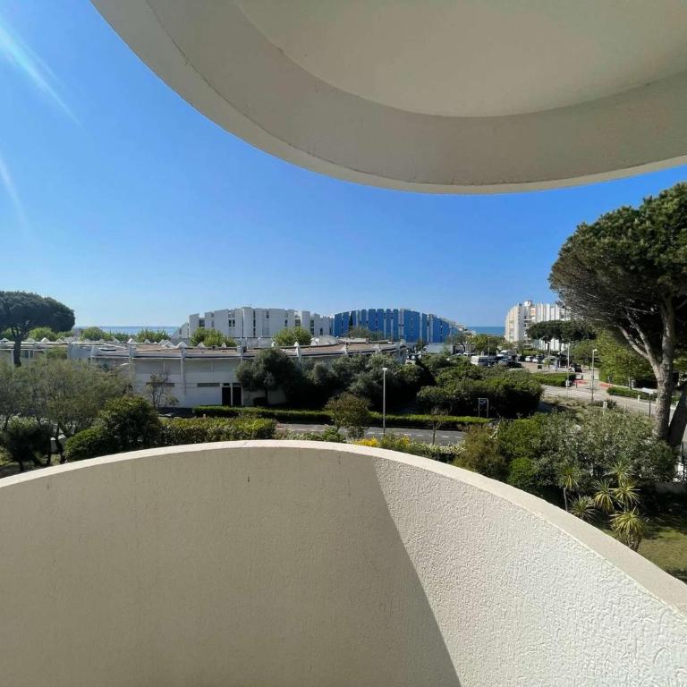 Appartement 2 pièces confortable avec balcon et parking - FR-1-328-277 - Apartment - 1
