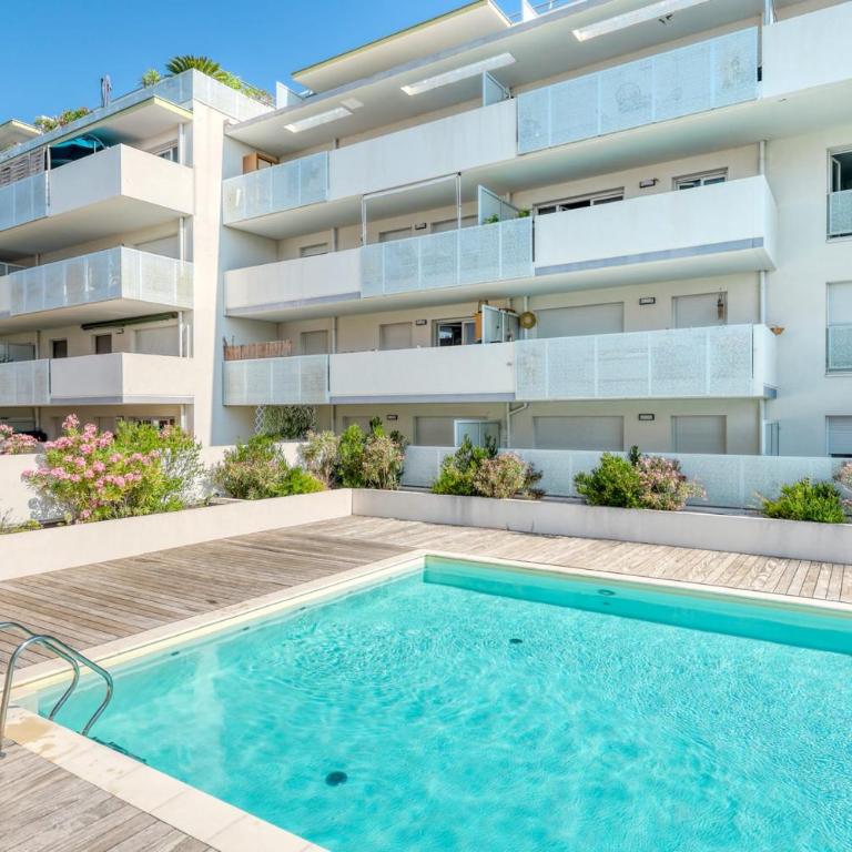 2-Bedroom Apartment with Pool Parking & Balcony - Appartement 2 Chambres avec Balcon - 16