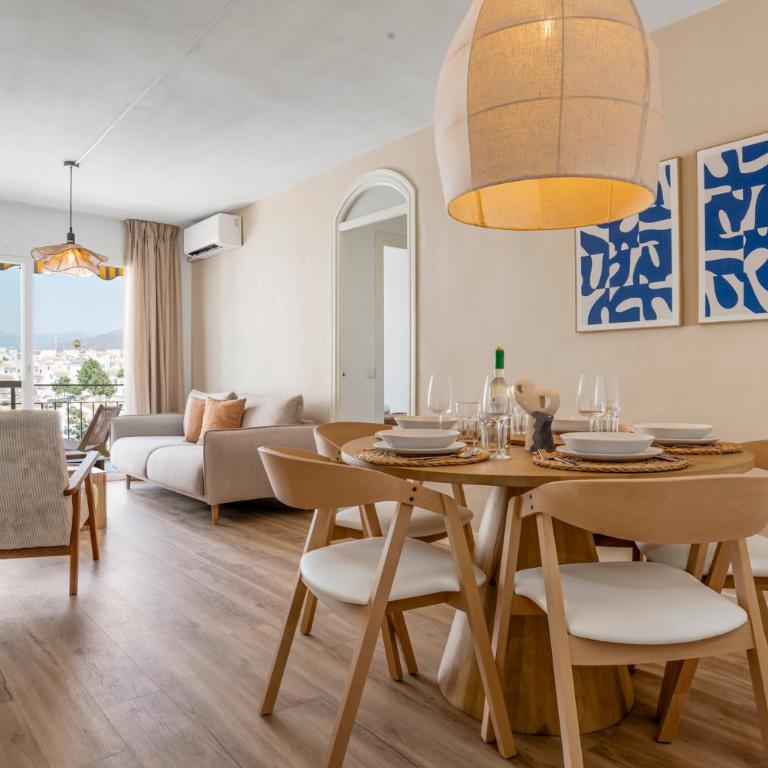 Central Estepona, Walk to Beach and Old Town - Apartamento de 3 dormitorios con balcón - 1