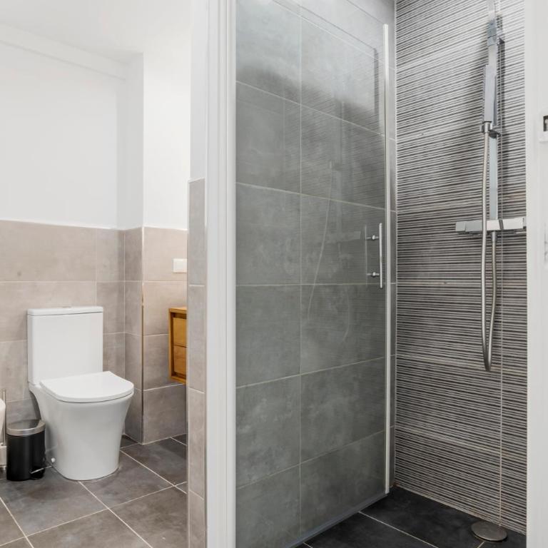 Central Estepona, Walk to Beach and Old Town - Apartamento de 3 dormitorios con balcón - 19
