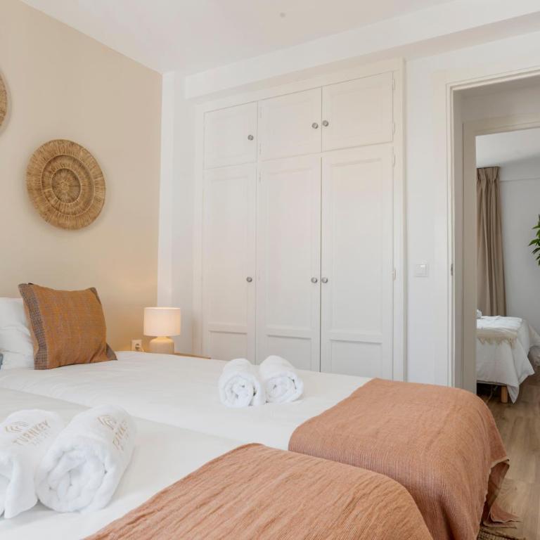 Central Estepona, Walk to Beach and Old Town - Apartamento de 3 dormitorios con balcón - 12