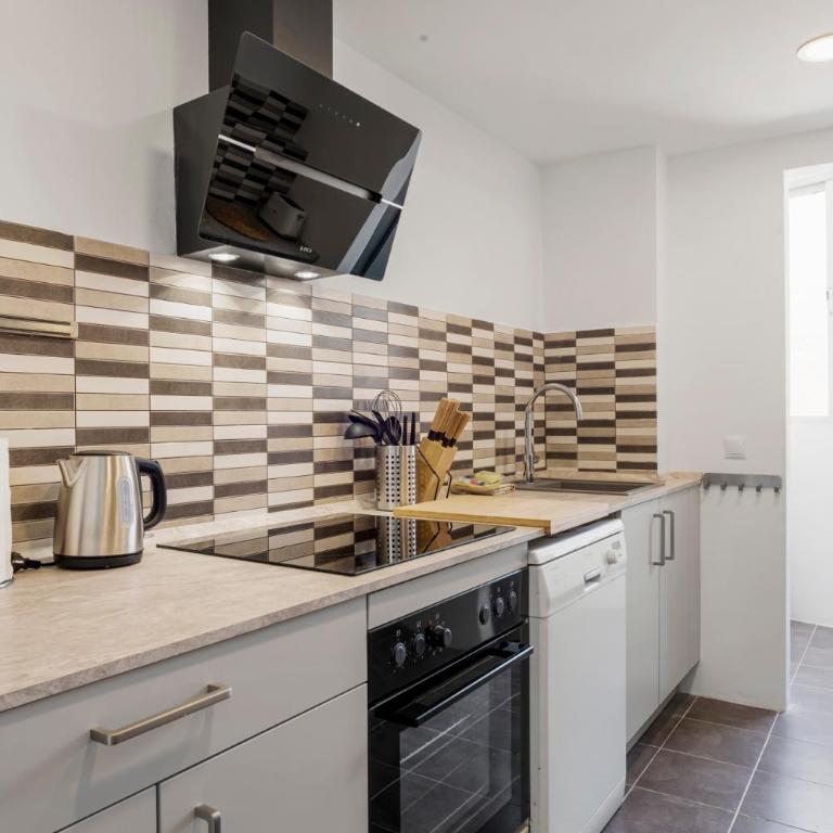 Central Estepona, Walk to Beach and Old Town - Apartamento de 3 dormitorios con balcón - 21