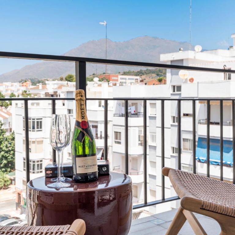 Central Estepona, Walk to Beach and Old Town - Apartamento de 3 dormitorios con balcón - 2