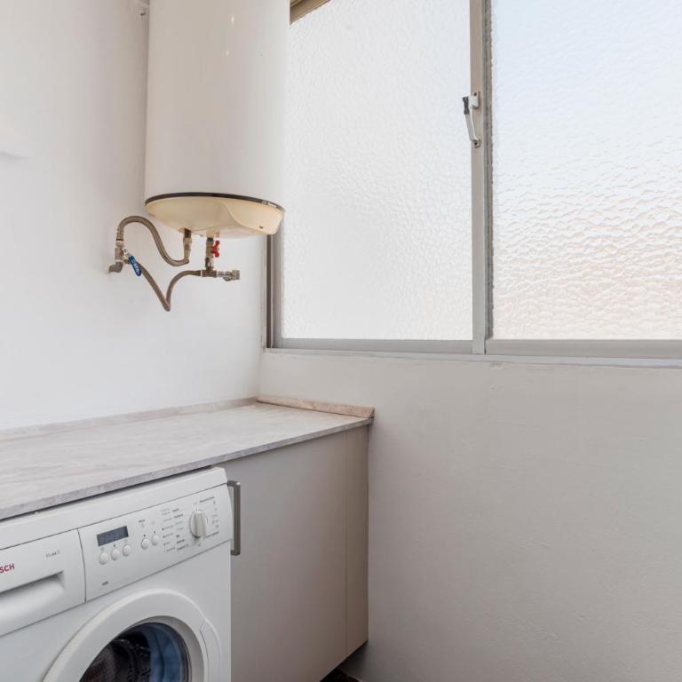 Central Estepona, Walk to Beach and Old Town - Apartamento de 3 dormitorios con balcón - 24