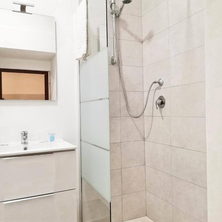 L'Opera - Family Room with Private Bathroom - 17