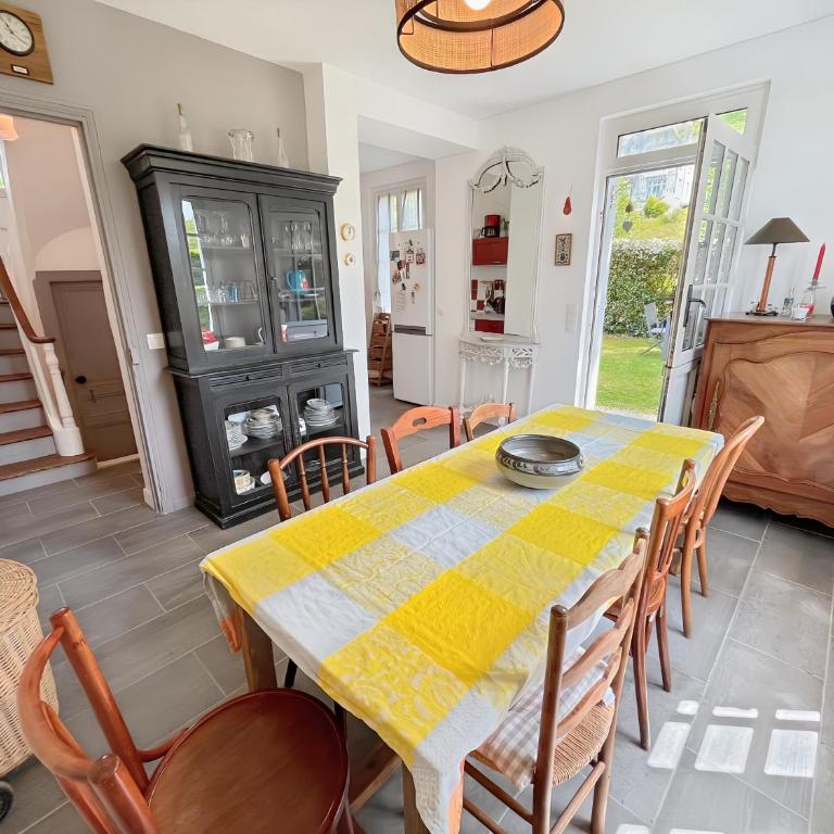 Normandy Style - Centre ville à 5 min en voiture - Parking Gratuit sur place - Two-Bedroom House - 3