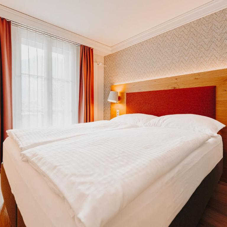 Parkhotel Schoenegg - Deluxe Grandlit Zimmer mit Balkon und Bergblick - 6