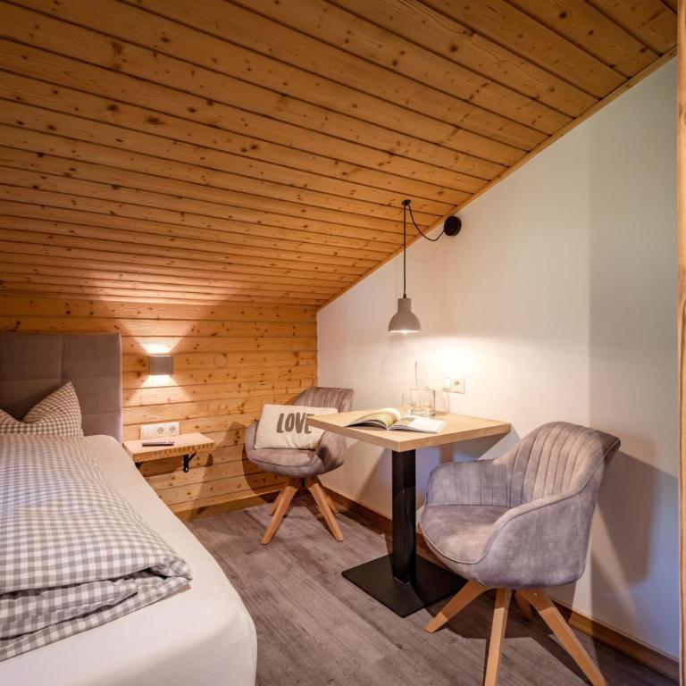 Pension Edelweiss - Doppelzimmer mit Dusche - 13