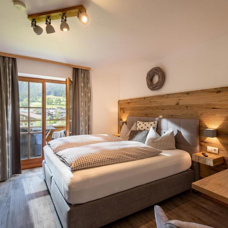 Pension Edelweiss - Doppelzimmer mit Dusche - 12
