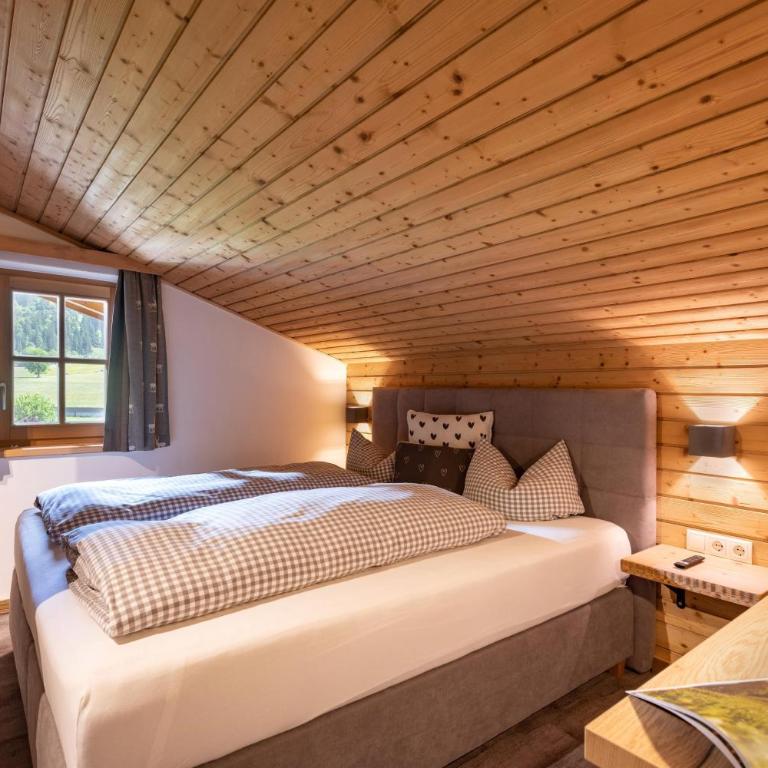 Pension Edelweiss - Doppelzimmer mit Dusche - 10