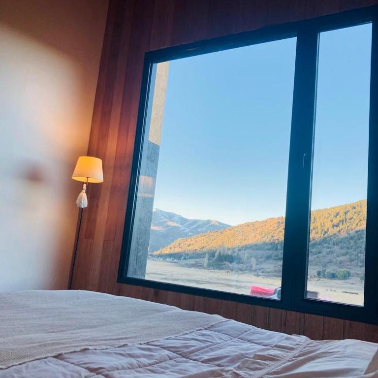 Exclusiva Casa de Categoría a Estrenar con Piscina Climatizada en San Martin de los Andes - Casa de 3 dormitorios - 23