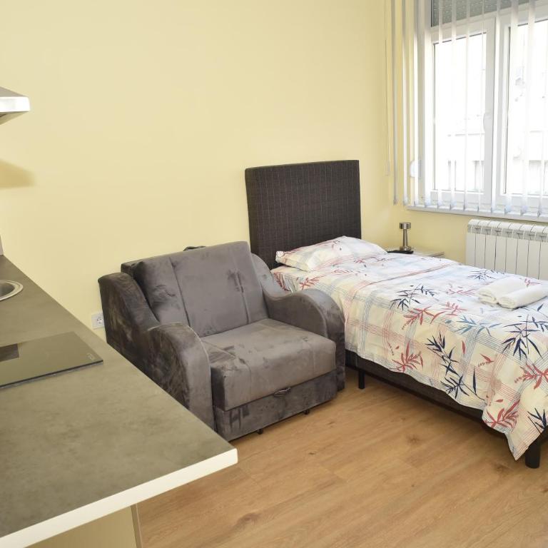 mir rooms and apartments - Double Room with Private Bathroom - 9
