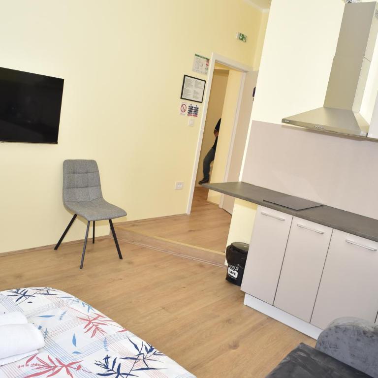 mir rooms and apartments - Double Room with Private Bathroom - 11