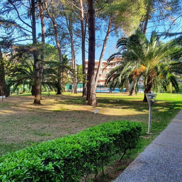 2 bedroom apartment in a secure residence in Mandelieu with a shared pool and close to the center - 2301 - Appartement - 10