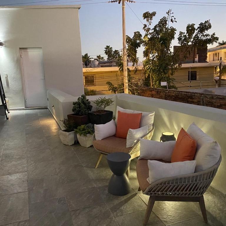 Stylish Home with Roof-Top Patio - Historic Centre - Three-Bedroom House - 5