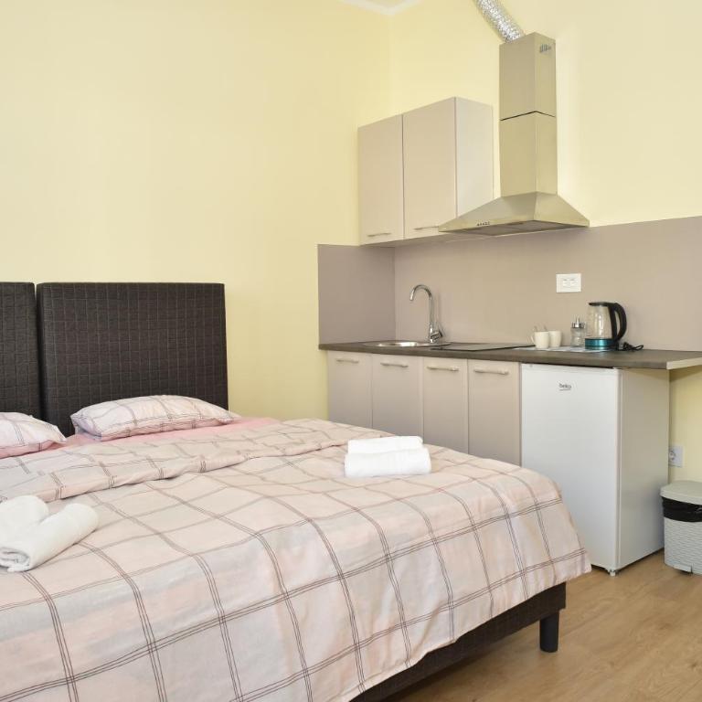 mir rooms and apartments - Triple Room with Private Bathroom - 6