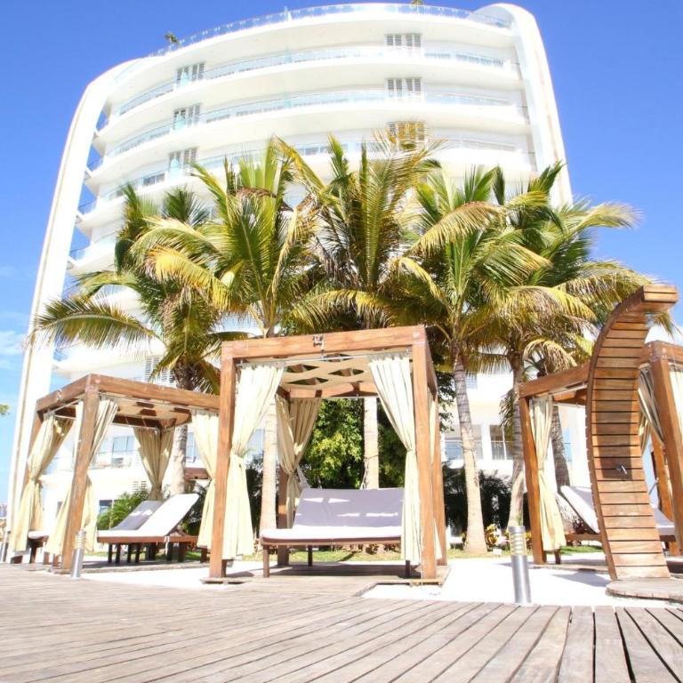 Stunning Marina Condo with Pool Gym and Restaurant - Two-Bedroom Apartment - 1