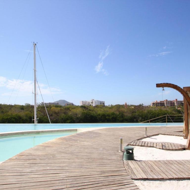 Stunning Marina Condo with Pool Gym and Restaurant - Two-Bedroom Apartment - 4