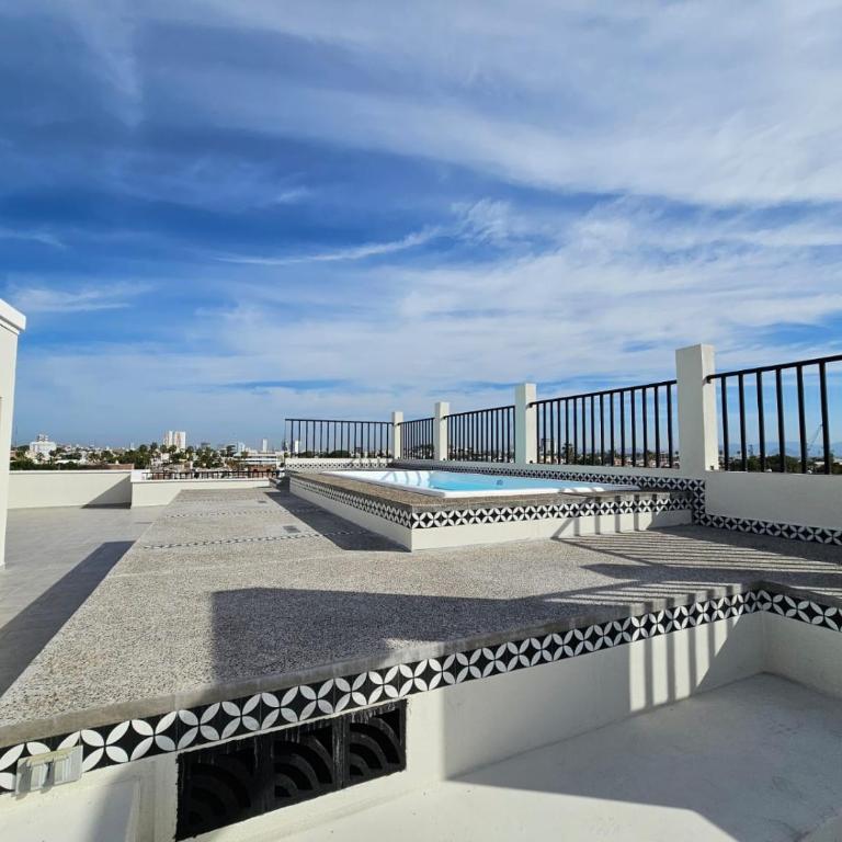 Las Hadas: City Condo with Pool - Two-Bedroom Apartment - 2