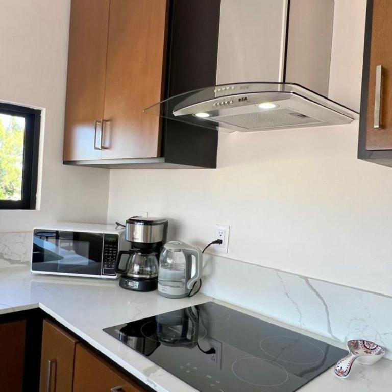 Las Hadas: City Condo with Pool - Two-Bedroom Apartment - 5
