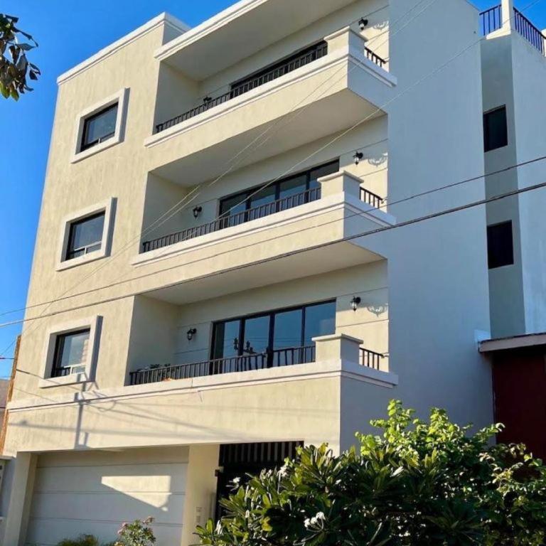 Las Hadas: City Condo with Pool - Two-Bedroom Apartment - 33