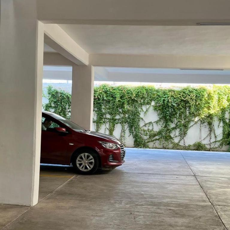 Las Hadas: City Condo with Pool - Two-Bedroom Apartment - 35