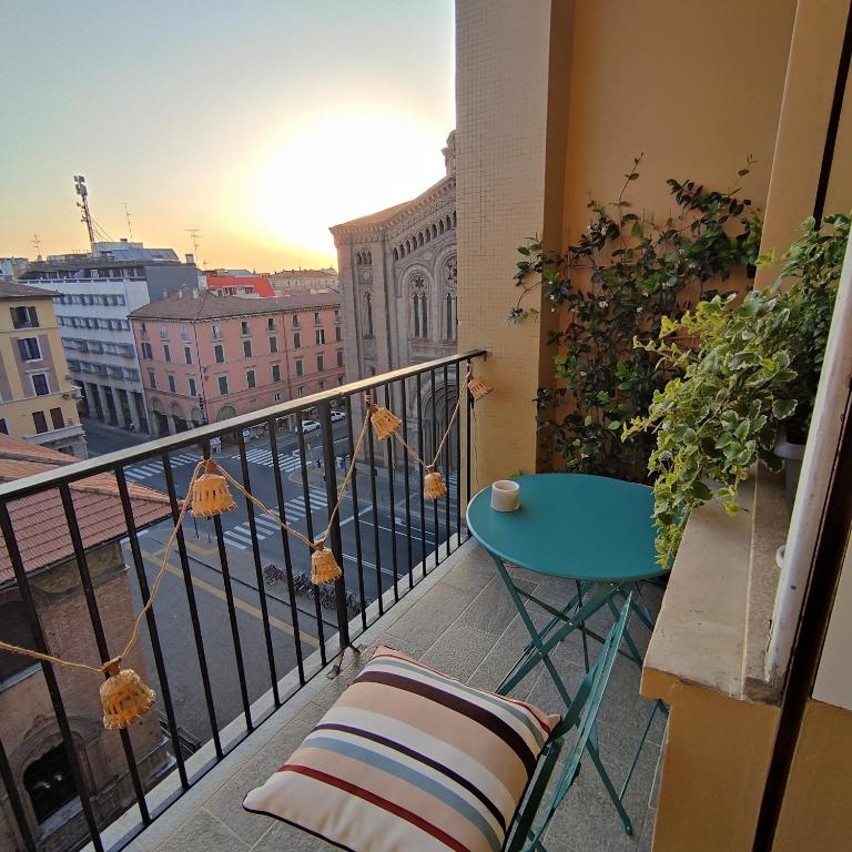 Nine and Three Quarters Rooms - Unique Design Rooms - King Room with Balcony - 31