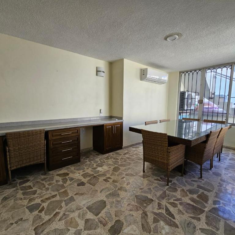 Pool Park Ocean - Centro Home - Three-Bedroom House - 12