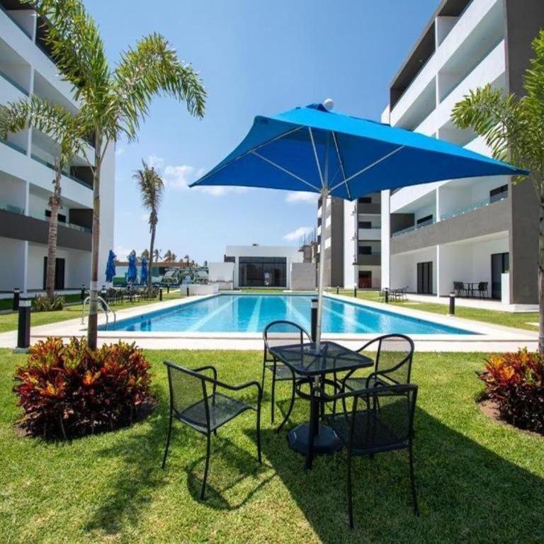 Marina Cerritos: Rooftop Pools Near Beach - Two-Bedroom Apartment - 1