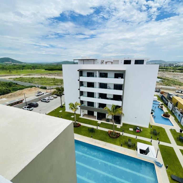 Marina Cerritos: Rooftop Pools Near Beach - Two-Bedroom Apartment - 2