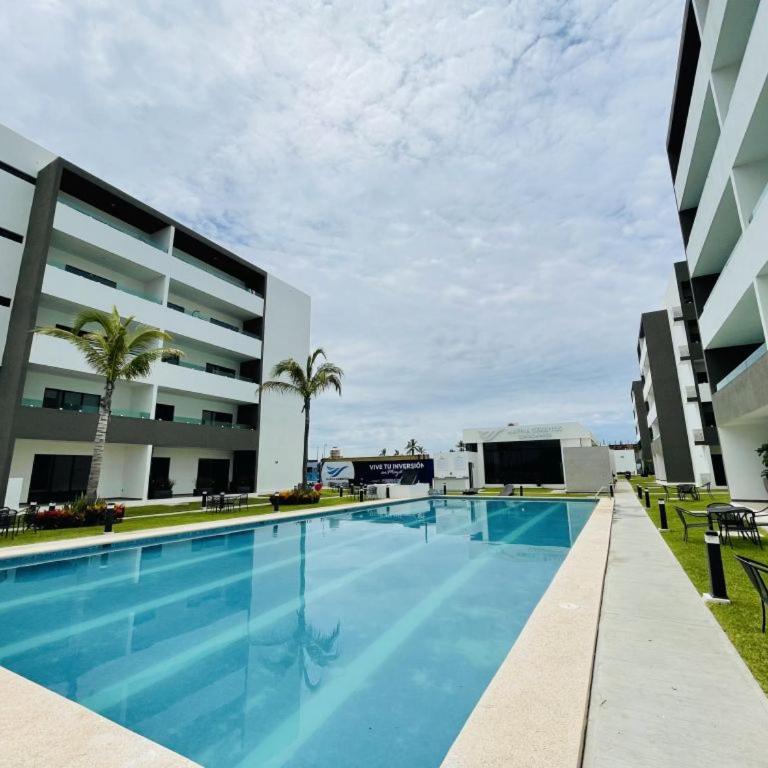 Marina Cerritos: Rooftop Pools Near Beach - Two-Bedroom Apartment - 3