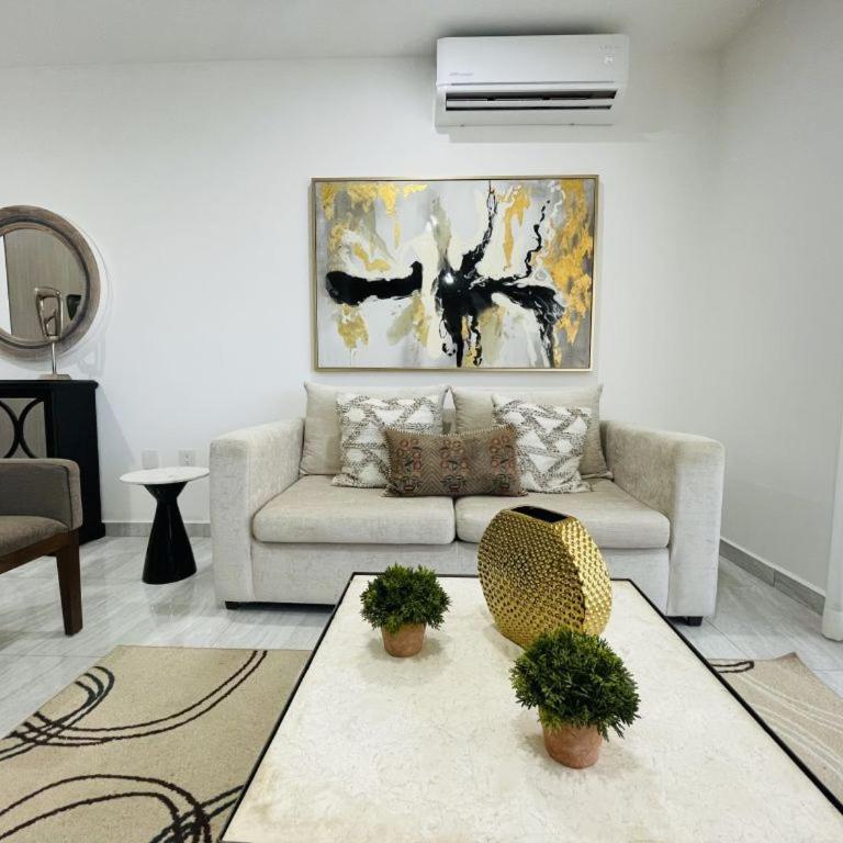 Marina Cerritos: Rooftop Pools Near Beach - Two-Bedroom Apartment - 10