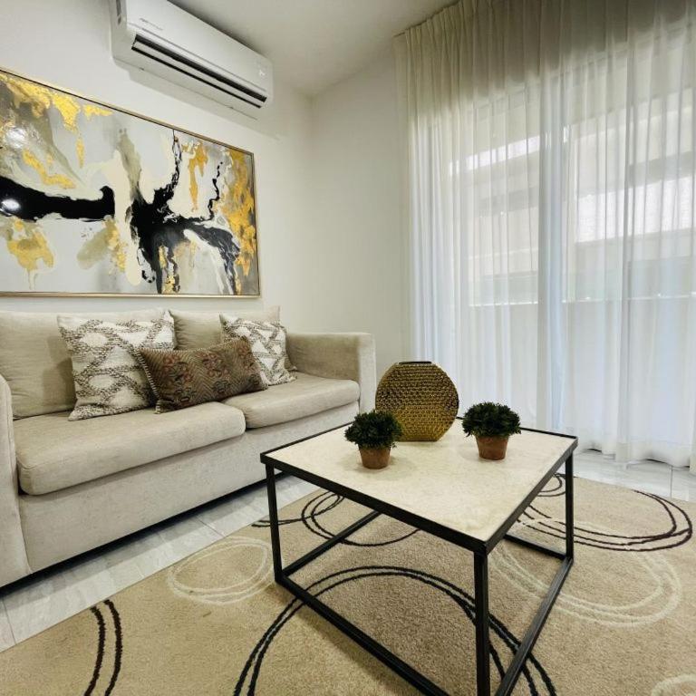 Marina Cerritos: Rooftop Pools Near Beach - Two-Bedroom Apartment - 11