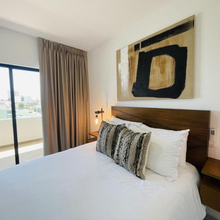 Marina Cerritos: Rooftop Pools Near Beach - Two-Bedroom Apartment - 17