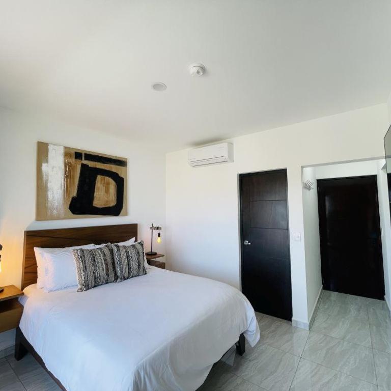 Marina Cerritos: Rooftop Pools Near Beach - Two-Bedroom Apartment - 18