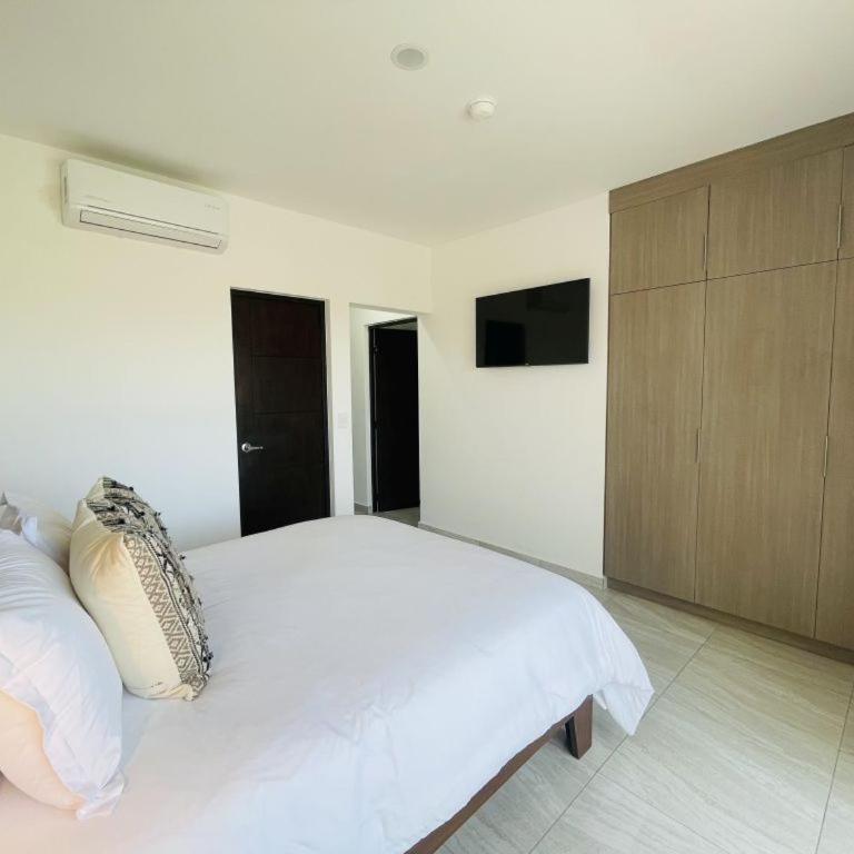 Marina Cerritos: Rooftop Pools Near Beach - Two-Bedroom Apartment - 19