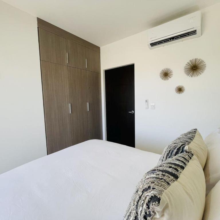 Marina Cerritos: Rooftop Pools Near Beach - Two-Bedroom Apartment - 23