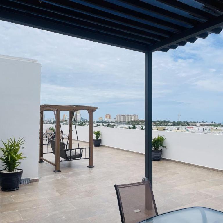 Marina Cerritos: Rooftop Pools Near Beach - Two-Bedroom Apartment - 28