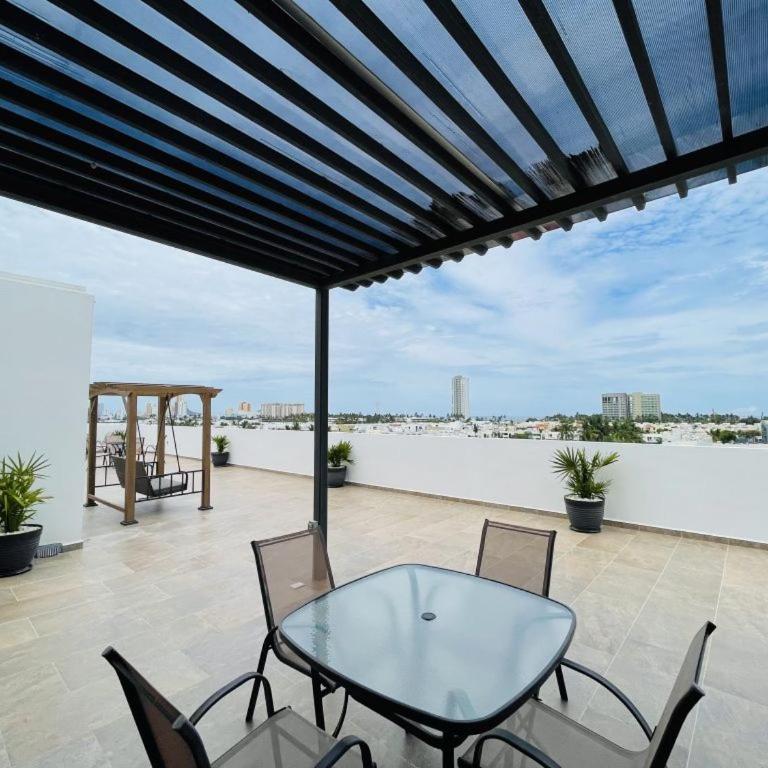 Marina Cerritos: Rooftop Pools Near Beach - Two-Bedroom Apartment - 31