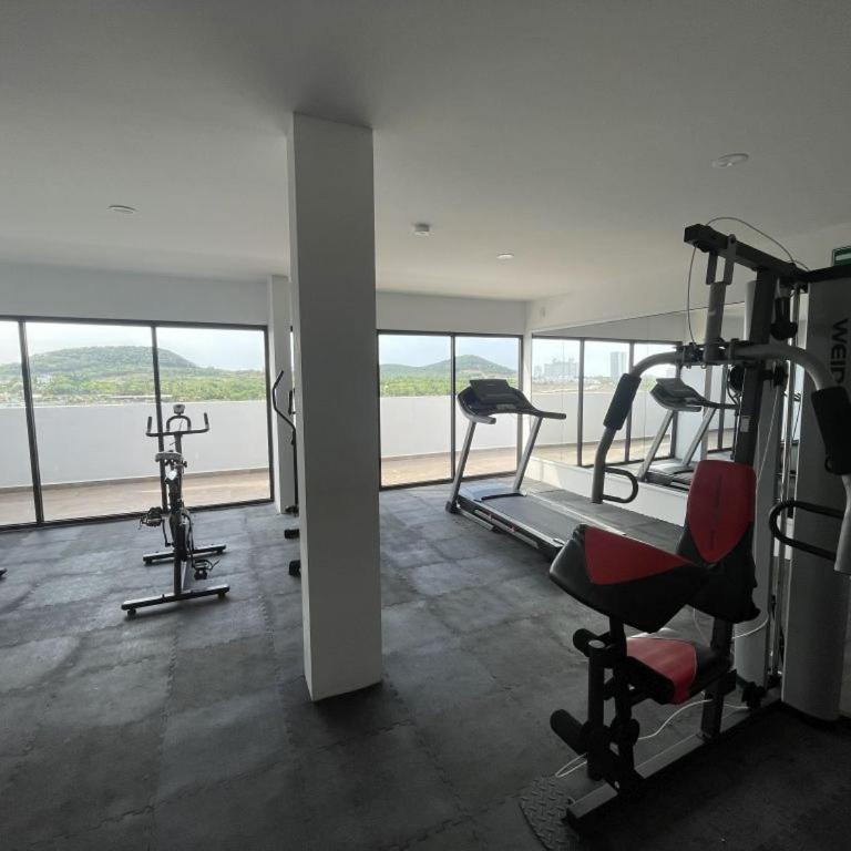 Marina Cerritos: Rooftop Pools Near Beach - Two-Bedroom Apartment - 34