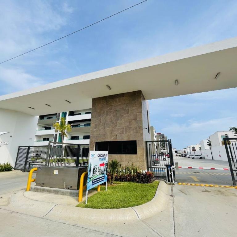 Marina Cerritos: Rooftop Pools Near Beach - Two-Bedroom Apartment - 40