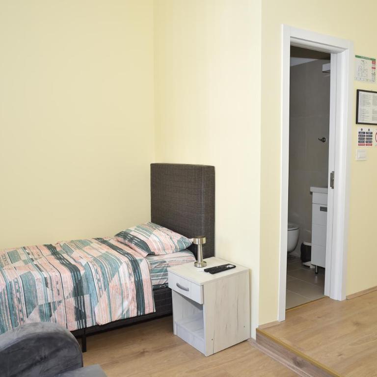 mir rooms and apartments - Double Room with Private Bathroom - 19