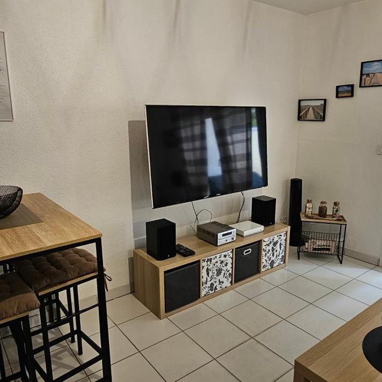 Résidence fermée Grande terrasse ombragée Piscine Plage Port Parc Gare - Appartement 1 Chambre - 17