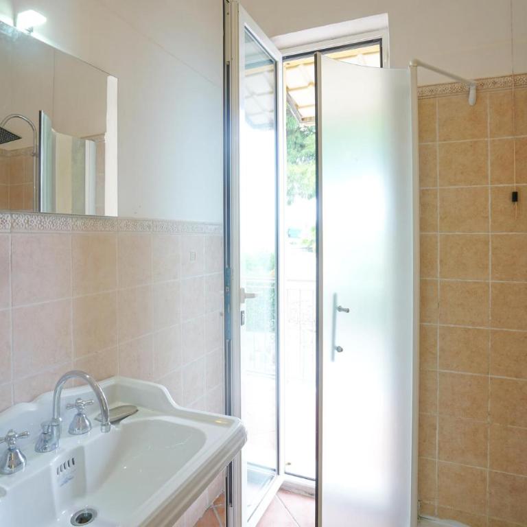 Nice Apartment In Imperia With Swimming Pool - Appartamento - 9