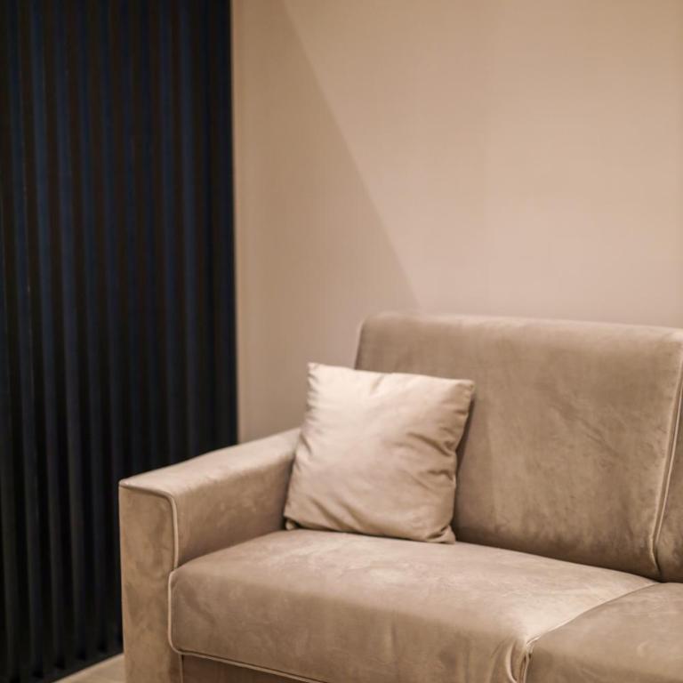 LUNA Gallery Suites - Standard Family Room - 8