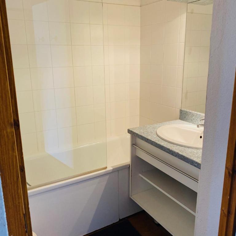 Bel appartement au pied des pistes - Two-Bedroom Apartment - 9